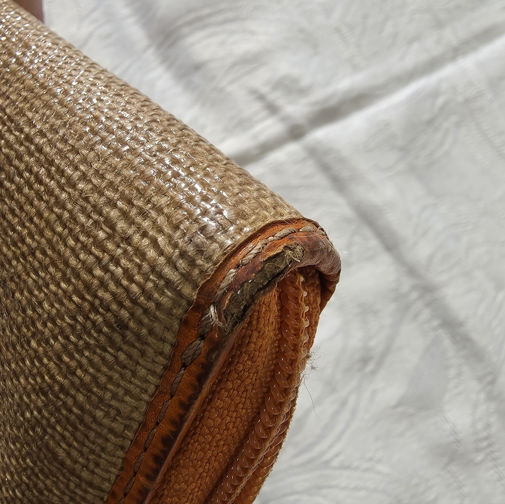 Fossil Key-Per Retro Wallet - AS IS / Rough Condition - Picture 5 of 7